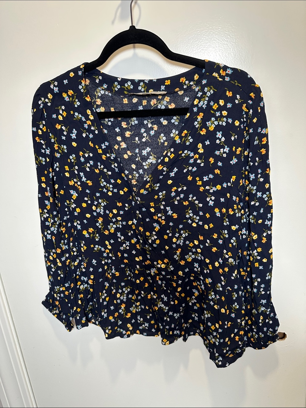 LOFT Navy Floral V-Neck Peplum Blouse with Yellow & White Flowers (19)